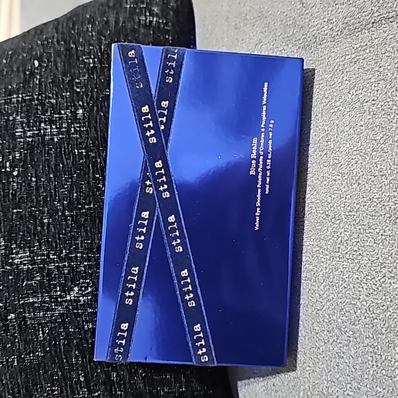 NEW Stilla Blue Realm Velvet Eye Shadow Palette Limited Edition Cream Like - Picture 4 of 12